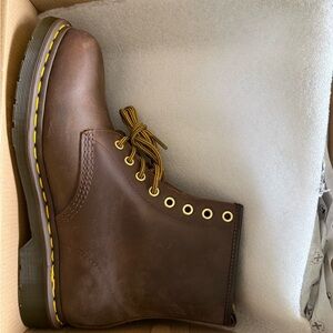 Dr. Martens 1460 Crazy Horse Brown Leather 8-Eye Lace-Up Boot NWT in box